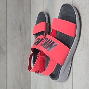 Nike Women Tanjun Lightweight Logo Red Hook&loop Sandals Shoes Sz 10